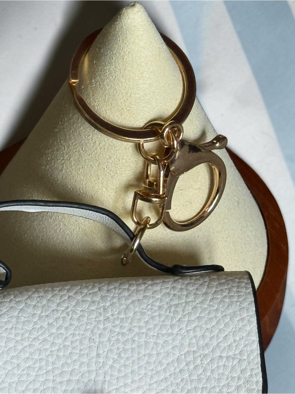 White Mini Top-Handle Bag Keychain - Picture 2 of 3